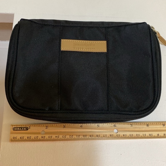 Black case - Picture 2 of 4